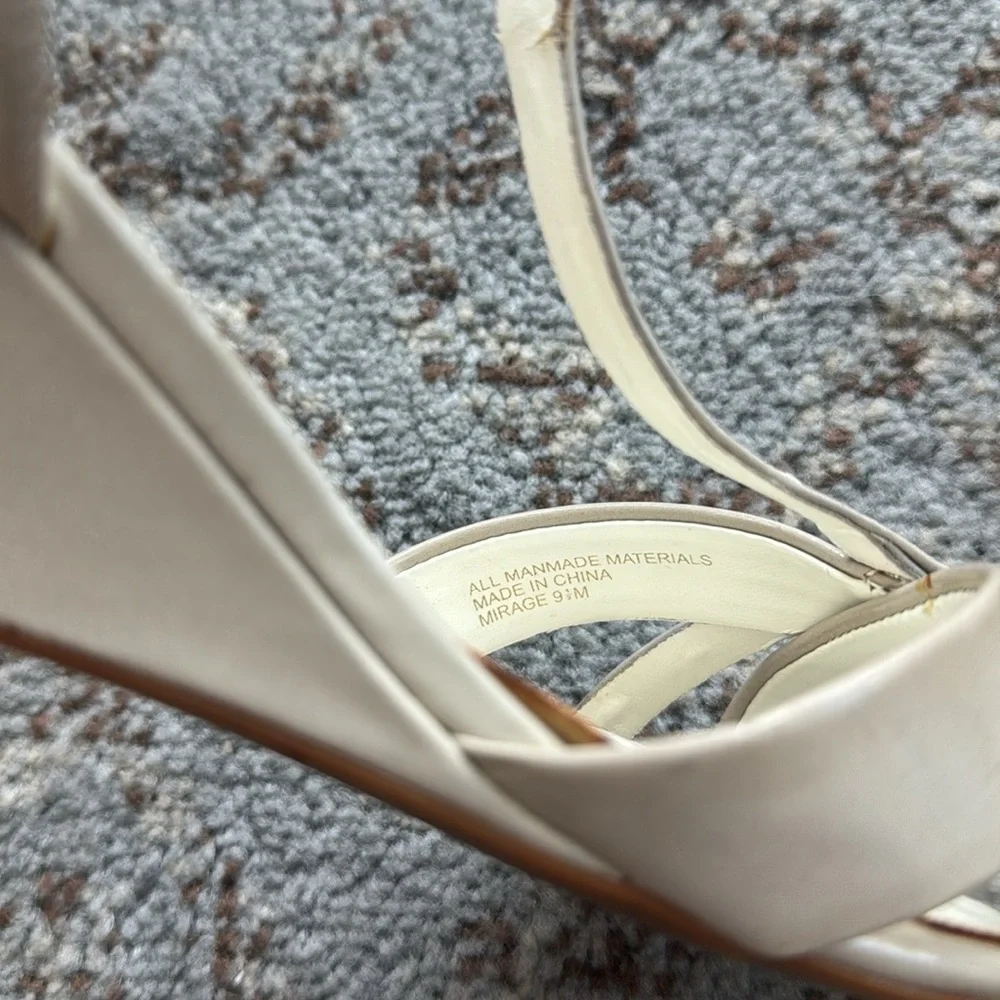 ETIENNE AIGNER Vintage Mirage T-Strap Patent Wedge Sandals Stone 9.5